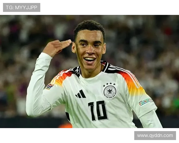 穆西亚拉崛起之路：从青训小将到足球场上的闪耀明星