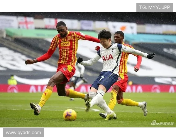西布朗维奇迎战热刺展现英超激烈对抗与精彩瞬间